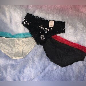 *ALL BRAND NEW* Set of 3 lace rimmed underwear.